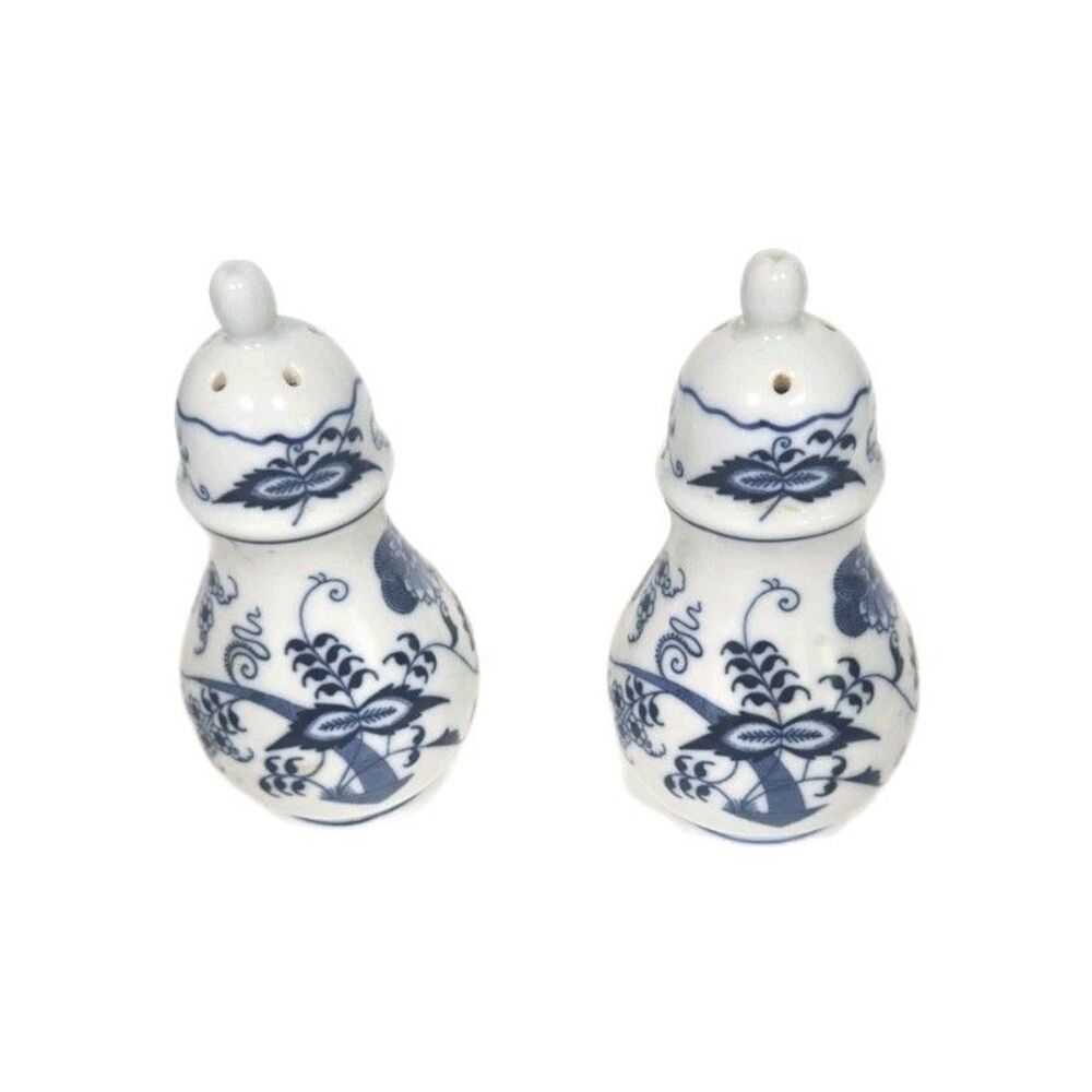 Blue Danube Japan Blue Onion 4 7/8" Salt And Pepper Set Vintage